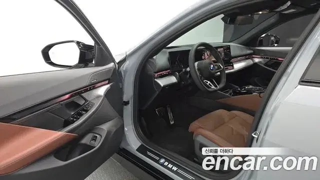 BMW 5 Series 2025 — Şəkil 14/35