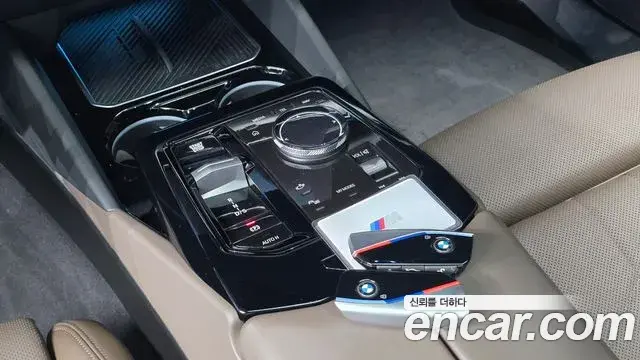 BMW 5 Series 2024 — Photo 21/31