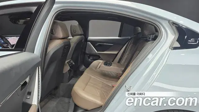 BMW 5 Series 2024 — Photo 26/31