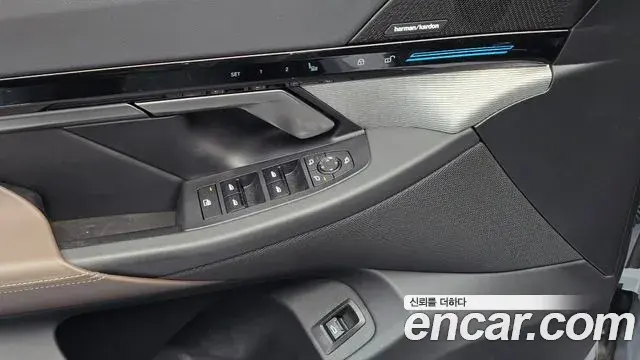 BMW 5 Series 2024 — Photo 27/31