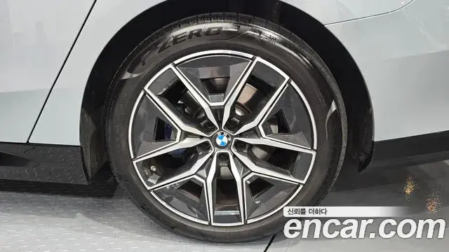BMW 5 Series 2024 — Photo 2/31