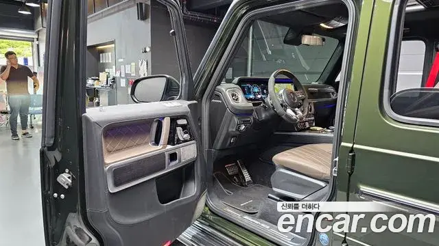 Mercedes-Benz G-Class 2023 — Photo 13/32