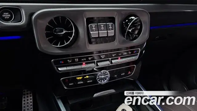 Mercedes-Benz G-Class 2023 — Photo 2/32