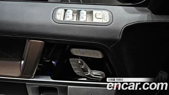Mercedes-Benz G-Class 2023 — Photo 20/32
