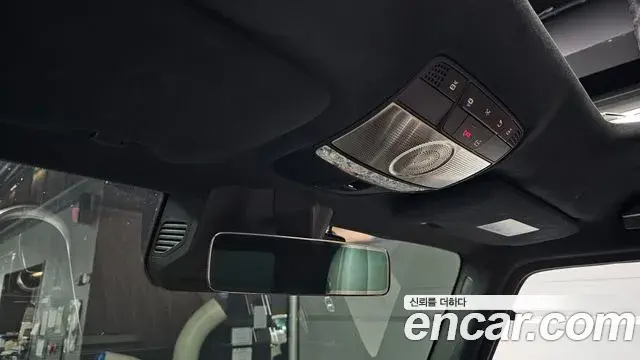 Mercedes-Benz G-Class 2023 — Photo 21/32