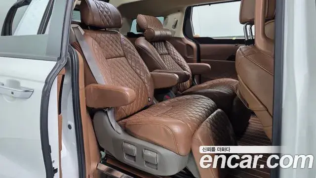 Kia Carnival 2021 — Фото 11/20