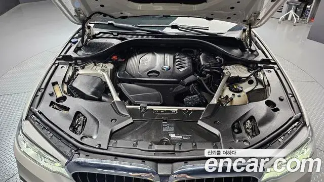 BMW 5 Series 2018 — Şəkil 17/20