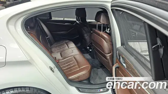 BMW 5 Series 2018 — Şəkil 14/20