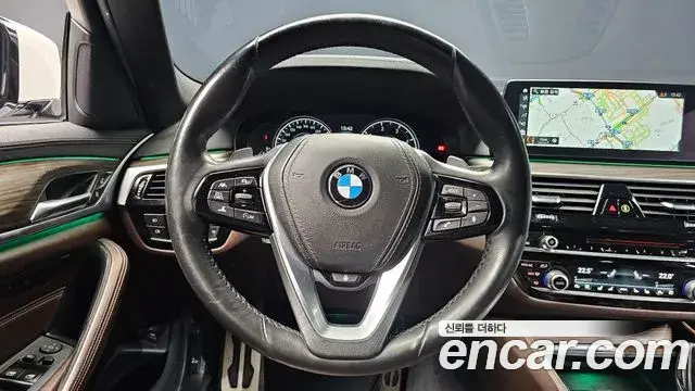 BMW 5 Series 2018 — Şəkil 12/20