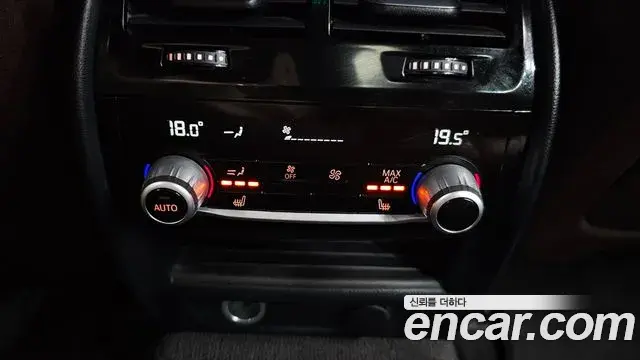 BMW 5 Series 2018 — Şəkil 15/20