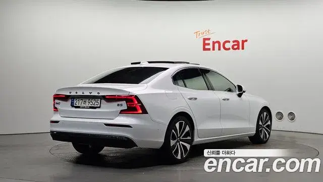 Volvo S60 2024 — Фото 2/20