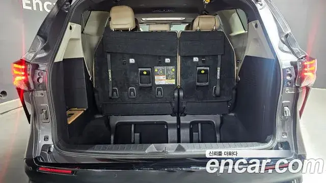 Toyota Sienna 2023 — Şəkil 17/32