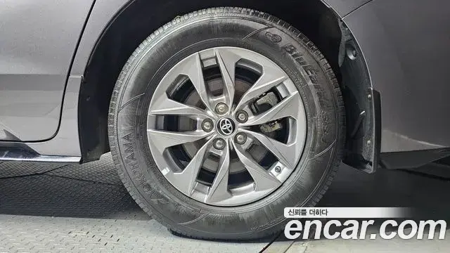 Toyota Sienna 2023 — Şəkil 5/32