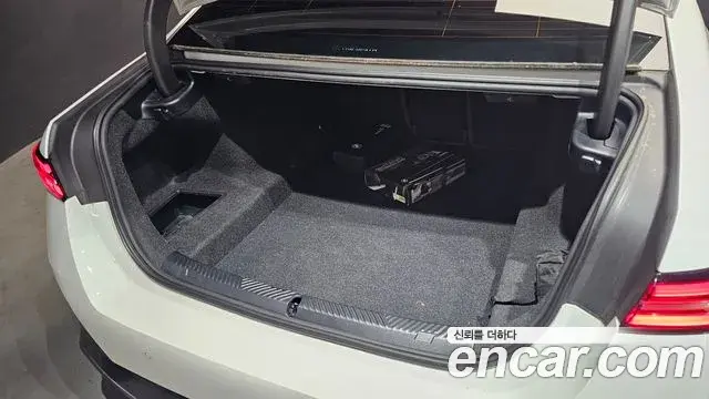 BMW 5 Series 2025 — Photo 18/20