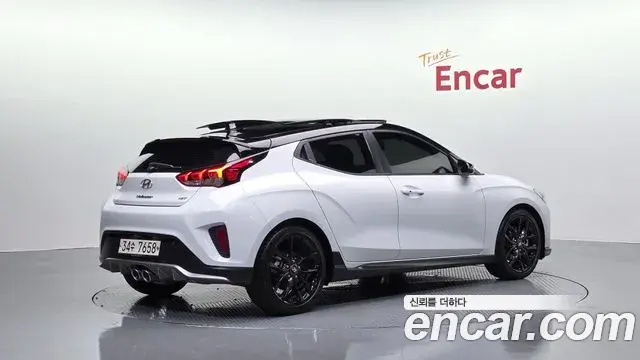 Hyundai Veloster 2018 — ფოტო 17/31