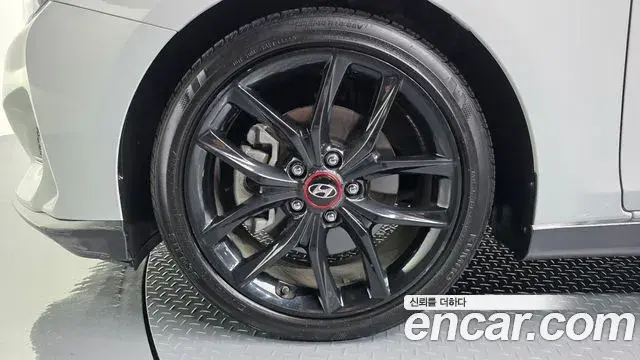 Hyundai Veloster 2018 — ფოტო 21/31