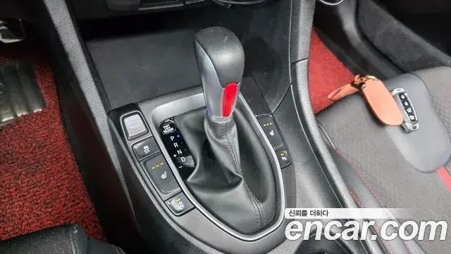 Hyundai Veloster 2018 — ფოტო 23/31