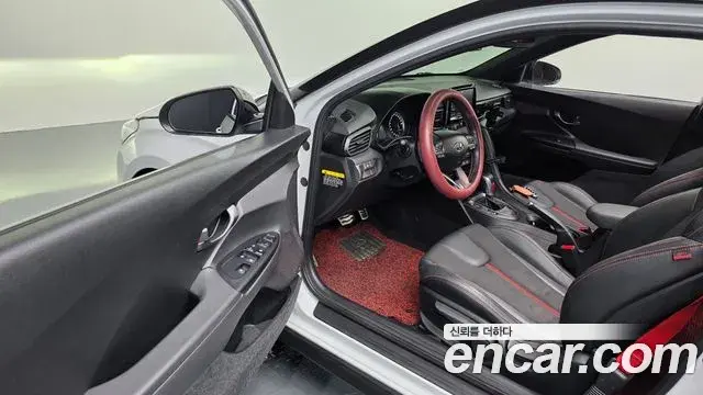 Hyundai Veloster 2018 — ფოტო 30/31