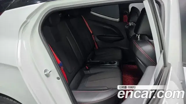 Hyundai Veloster 2018 — ფოტო 22/31