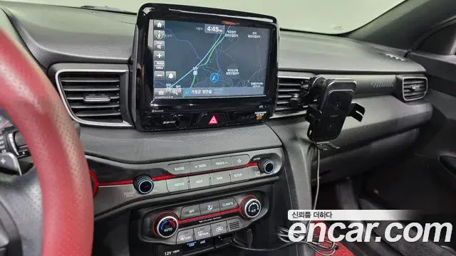 Hyundai Veloster 2018 — ფოტო 26/31
