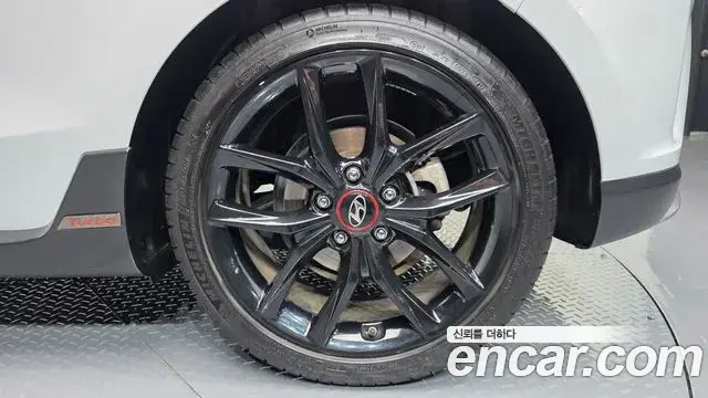 Hyundai Veloster 2018 — ფოტო 15/31