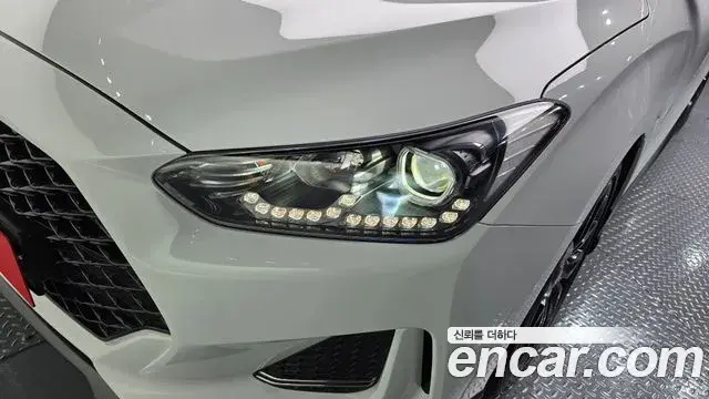 Hyundai Veloster 2018 — ფოტო 19/31