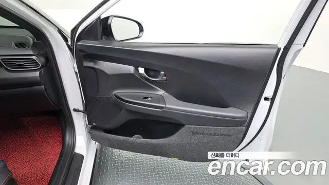 Hyundai Veloster 2018 — ფოტო 31/31