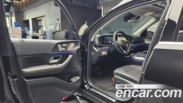 Mercedes-Benz GLE-Class 2025 — Photo 28/35