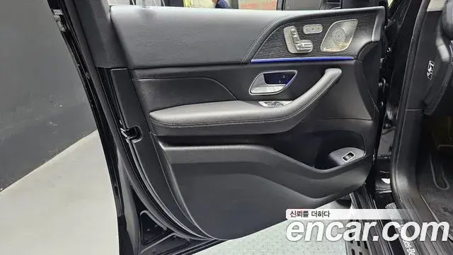 Mercedes-Benz GLE-Class 2025 — Photo 31/35