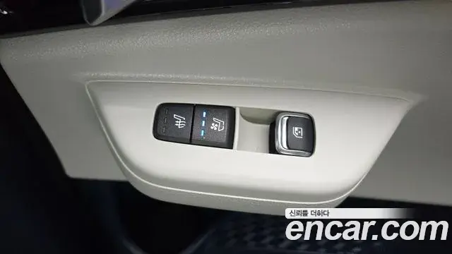 Kia Carnival 2024 — Şəkil 28/32