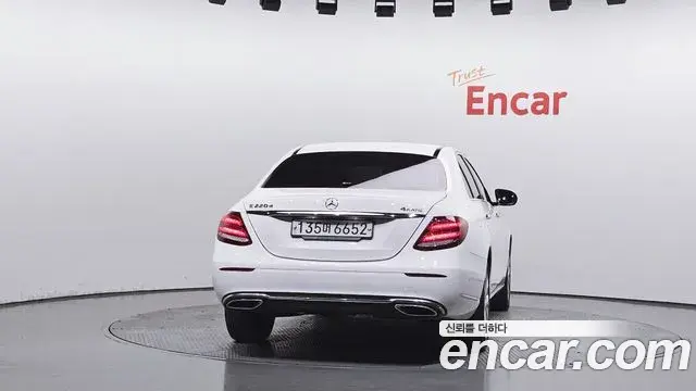 Mercedes-Benz E-Class 2019 — Фото 4/20