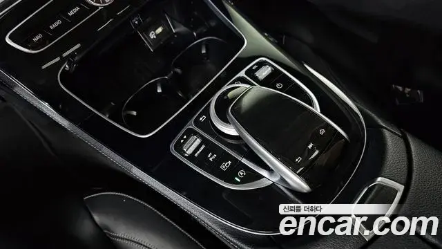 Mercedes-Benz E-Class 2019 — Фото 18/20
