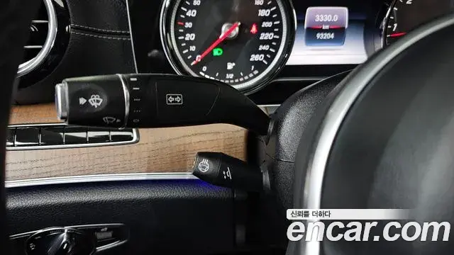 Mercedes-Benz E-Class 2019 — Photo 28/30
