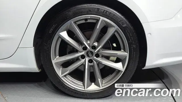 Audi A7 2022 — Photo 12/33