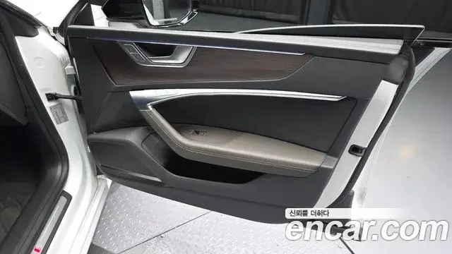Audi A7 2022 — Photo 11/33