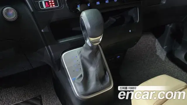 Hyundai Staria 2025 — Şəkil 13/30