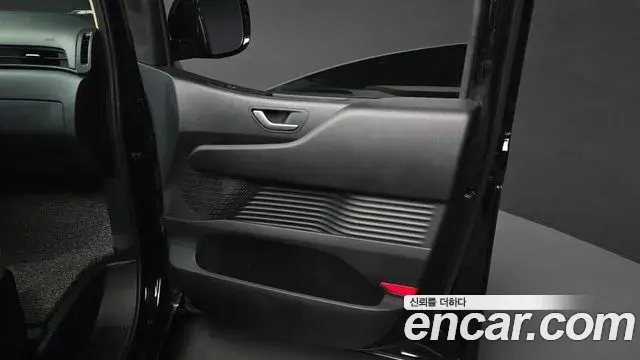 Hyundai Staria 2025 — Şəkil 10/30