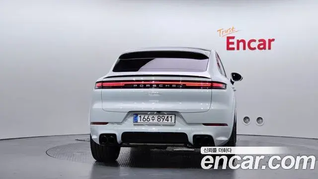 Porsche Cayenne 2025 — Photo 2/33