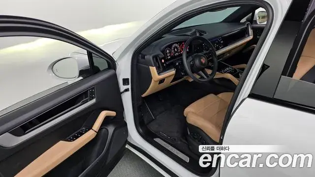 Porsche Cayenne 2025 — Photo 18/33