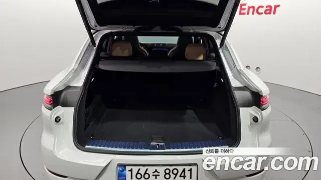 Porsche Cayenne 2025 — Photo 30/33