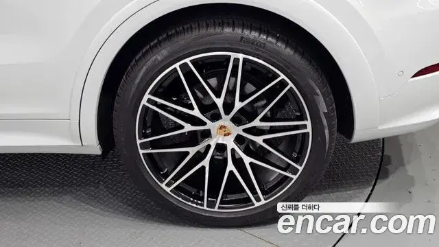 Porsche Cayenne 2025 — Photo 13/33