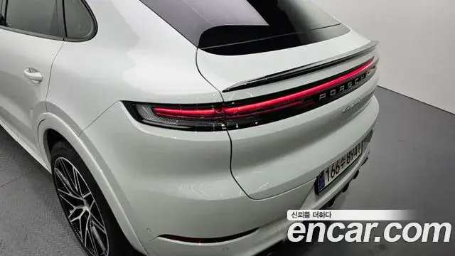 Porsche Cayenne 2025 — Photo 3/33