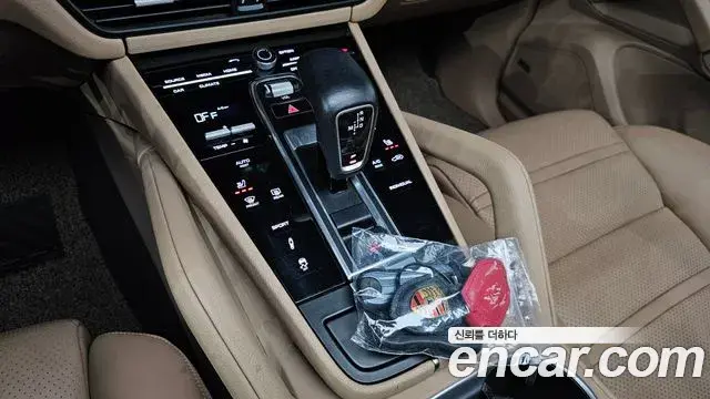 Porsche Cayenne 2020 — ფოტო 4/20