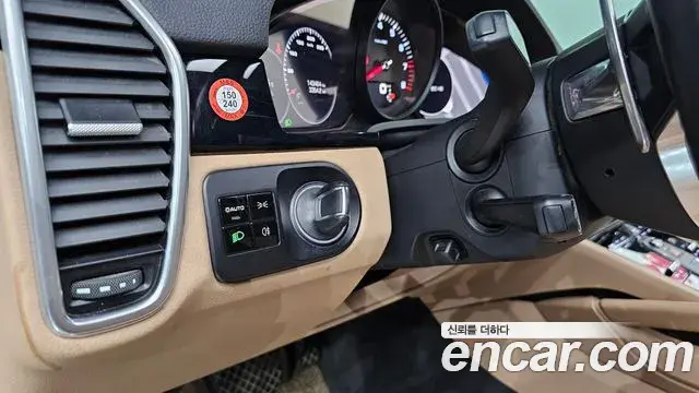 Porsche Cayenne 2020 — ფოტო 11/20