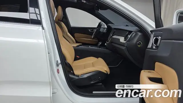 Volvo XC60 2020 — Фото 11/20