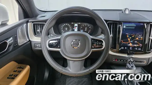 Volvo XC60 2020 — Фото 13/20