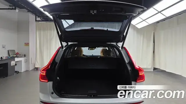 Volvo XC60 2020 — Фото 20/20
