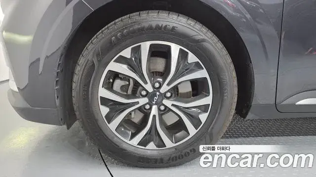 Kia Carnival 2022 — Фото 4/20
