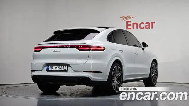 Porsche Cayenne 2020 — ფოტო 8/20