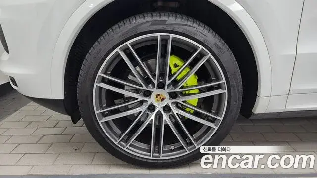 Porsche Cayenne 2020 — ფოტო 9/20